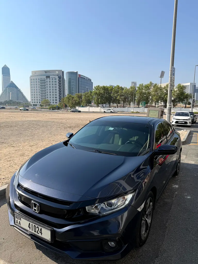 Honda Civic 2020 — photo 1 of 13