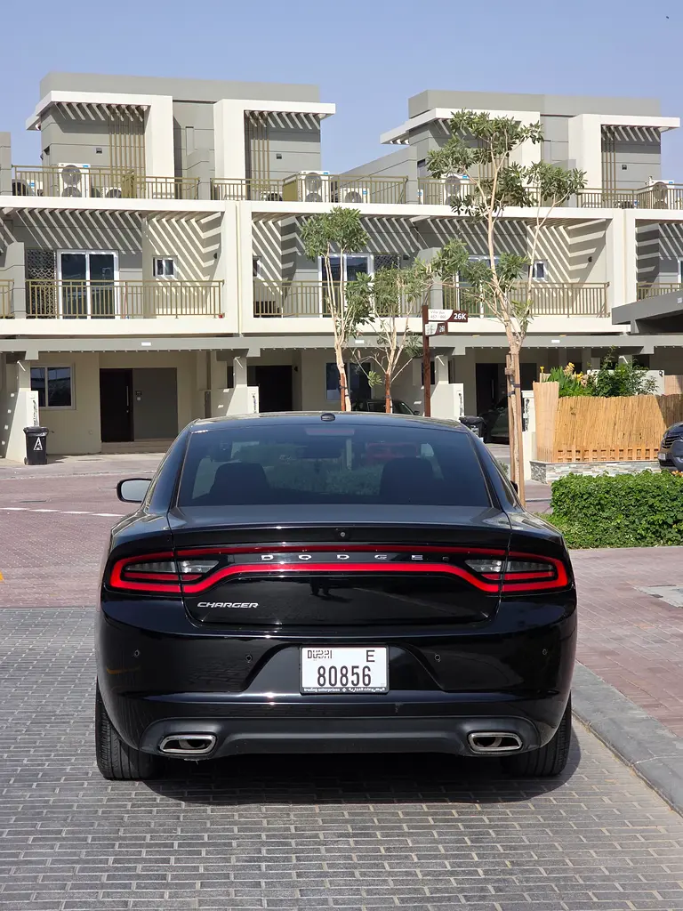 Dodge Charger 2021 — photo 1 of 6