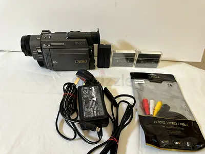 (Model Year, 1999) (RARE UNIT)(Perfect for analog footage) Sony DSR-PD100 MiniDV/DVCAM