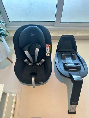 Car seats + base