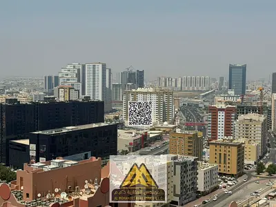 إطلالات مفتوحة مع بلكونتين وتكييف مركزي في موقع استراتيجي على مخرج دبي والشارقة مباشرة ضمن واحدة من أكثر المناطق طلباً للسكن العائلي
