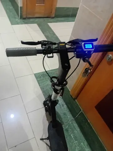 Foldable electric scooter with digital display - used