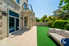 Spacious 5 Bed | Corner Villa | Park Backing