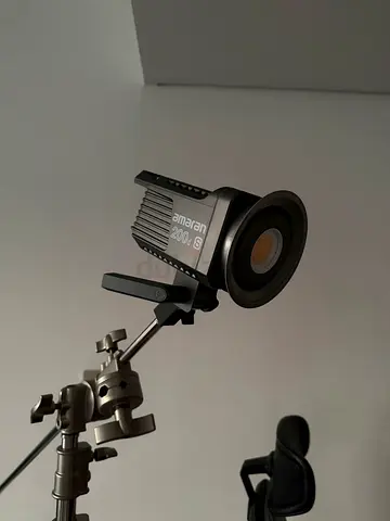 Aputure Amaran 200ds Daylight LED monolight