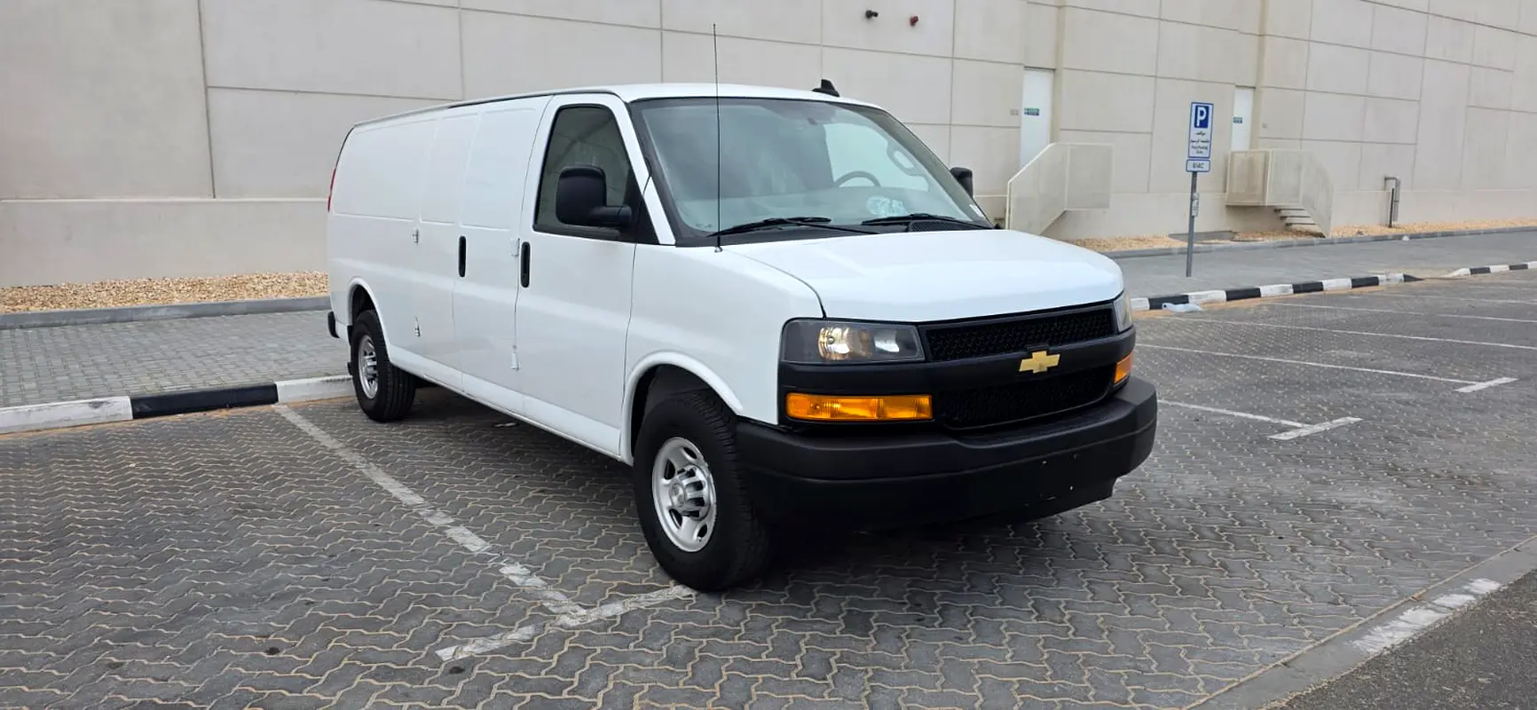 Chevrolet Express 2021 — photo 1 of 5