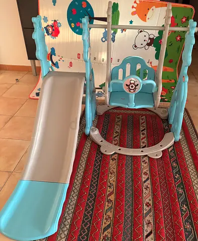 Kids Indoor Slide and Swing Set with Climbing Frame (Giraffe Design)