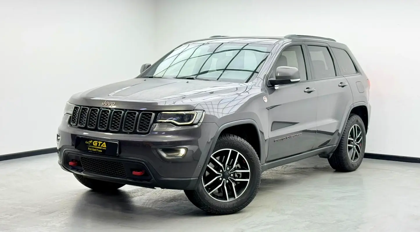 Jeep Grand Cherokee 2019 — photo 1 of 17