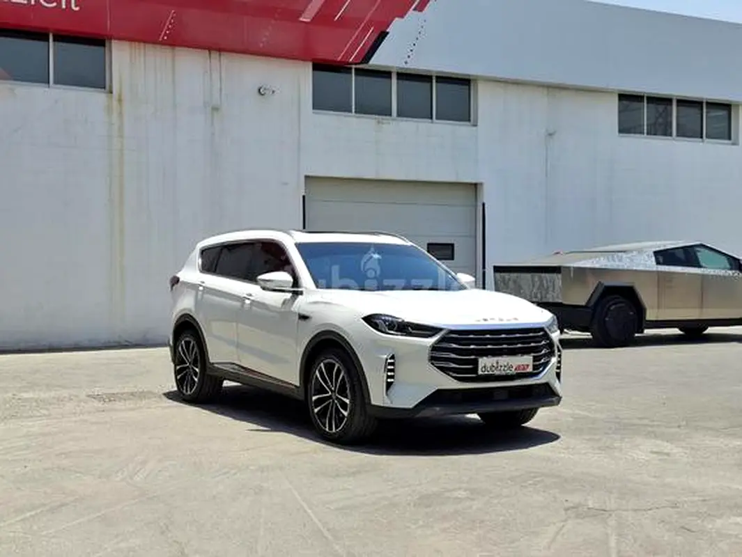 Jetour X70 Plus 2023 — photo 1 of 13