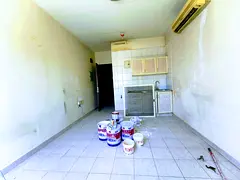 spacious and affordable studio close to road for family/Bachelor