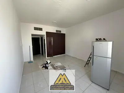 استوديو لقطة مساحة ضخمة للإيجار في الراشدية 3 على شارع رئيسي وبسعر توفيري