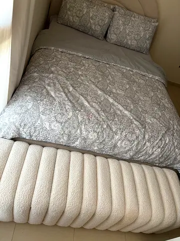 Luxury Bedroom Set: Curved Channel-Tufted Queen Bed  Matching Bouclé Sherpa Bench
