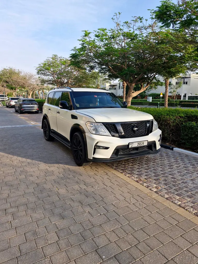Nissan Patrol 2010 — photo 1 of 11