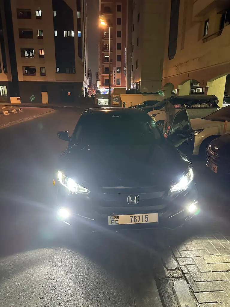 Honda Civic 2021 — photo 1 of 9