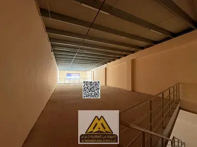 شبرة تجارية بمساحات تشغيل ضخمة وميزانين واسع في قلب الجرف الصناعية بموقع استراتيجي مثالي للشركات والمستودعات