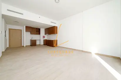 Modern 1BR | Prestigious Seaside Community