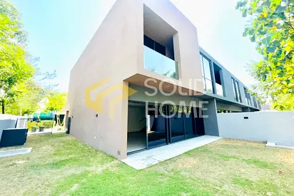 Spacious Townhouse | Near to Pool | Move In