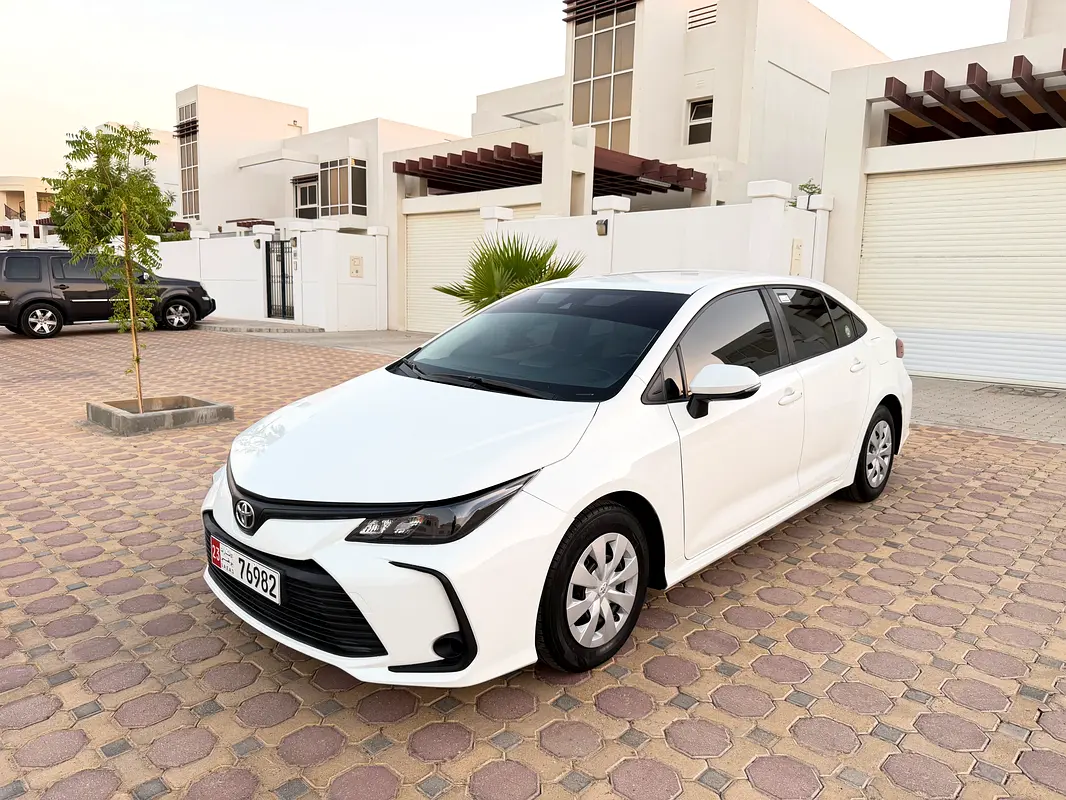 Toyota Corolla 2023 — photo 1 of 20