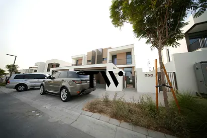Luxury 4BR Villa +Maid Room | Landscaped