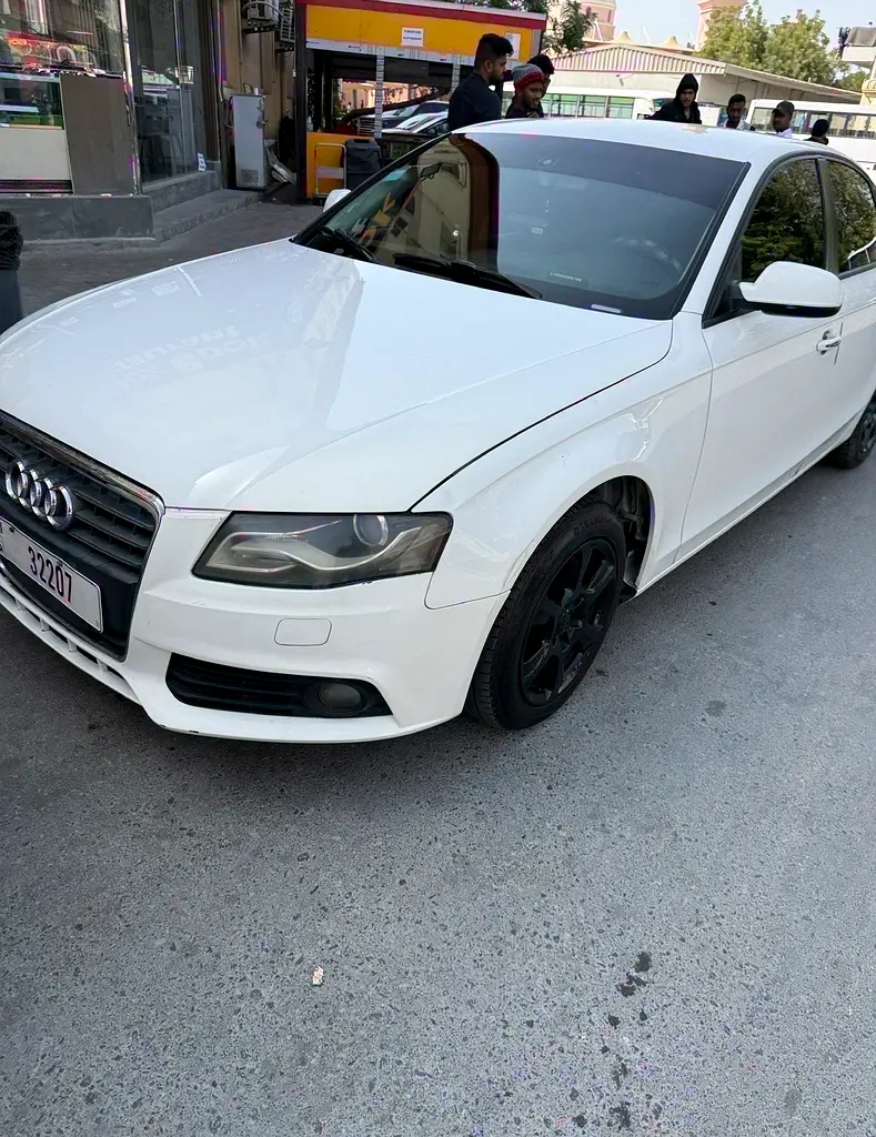 Audi A4 2010 — photo 1 of 10