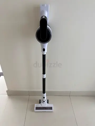 Lightweight cordless stick vacuum - slim design, good condition
