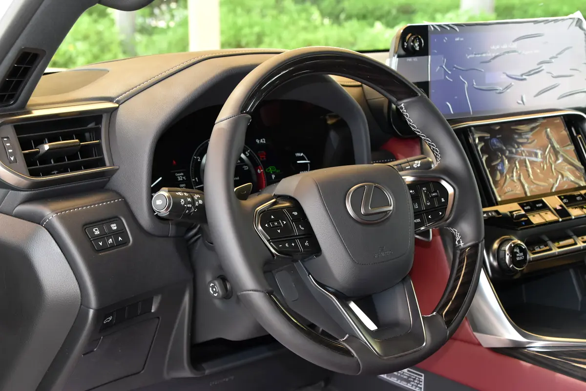Lexus LX-Series 2023