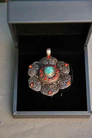 Pendant with pure silver and real stone