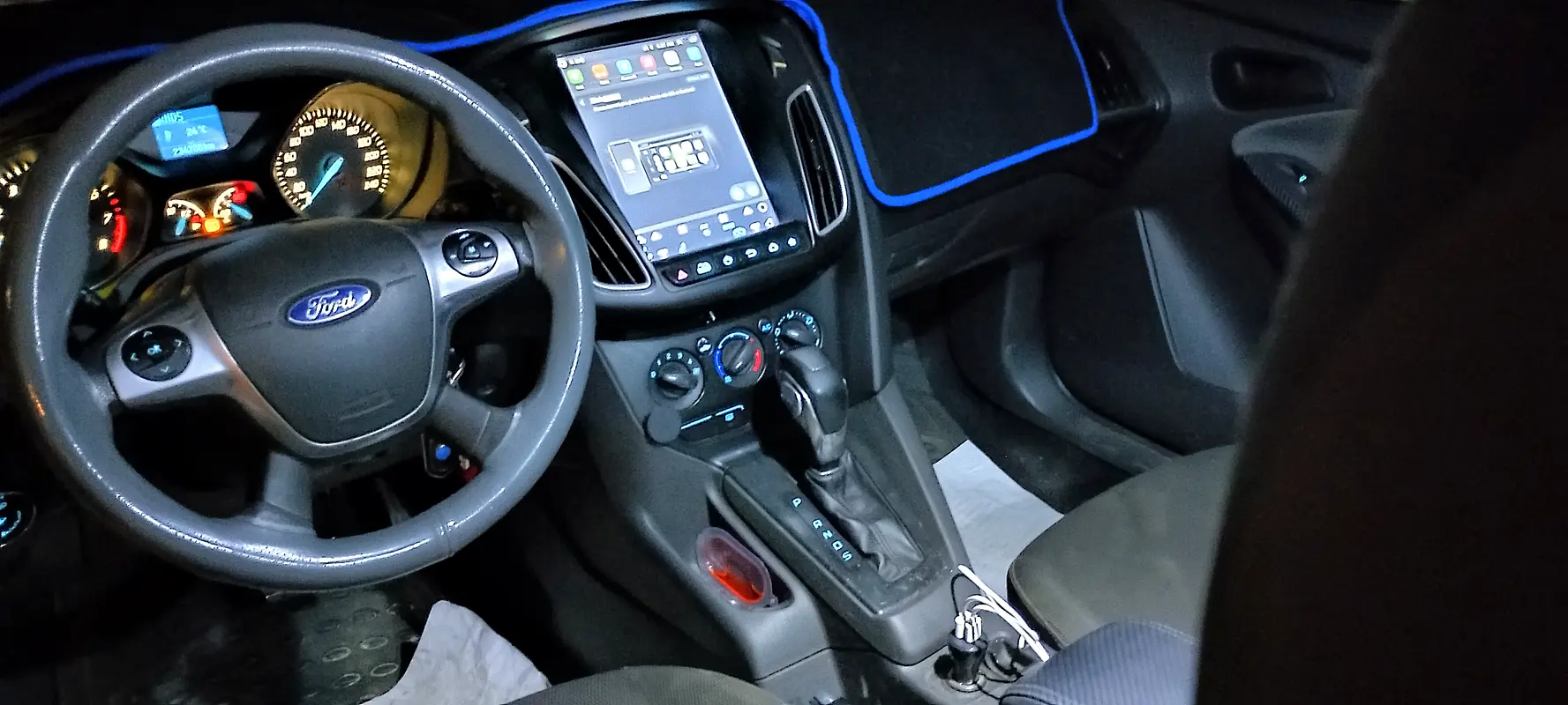 Ford Focus 2014 — photo 1 of 8