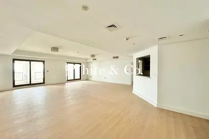 Fully Upgraded | Sea View from Every Room