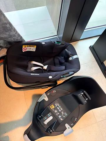 Maxi-Cosi Infant Car Seat with ISOFIX/Base - Good Condition