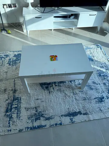 White rectangular coffee table in good condition