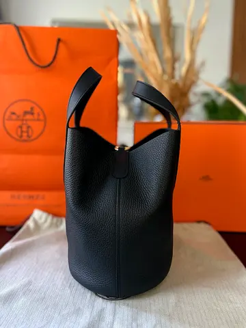 Hermès in the Loop 23- Noir - Excellent Condition- Stamp k 2025