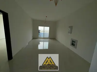 شقة غرفة وصالة شاسعة المساحة (ثاني صف من الكورنيش) بإطلالة بحرية وباركن مجاني للإيجار السنوي في عجمان بسعر لقطة (38 ألف)