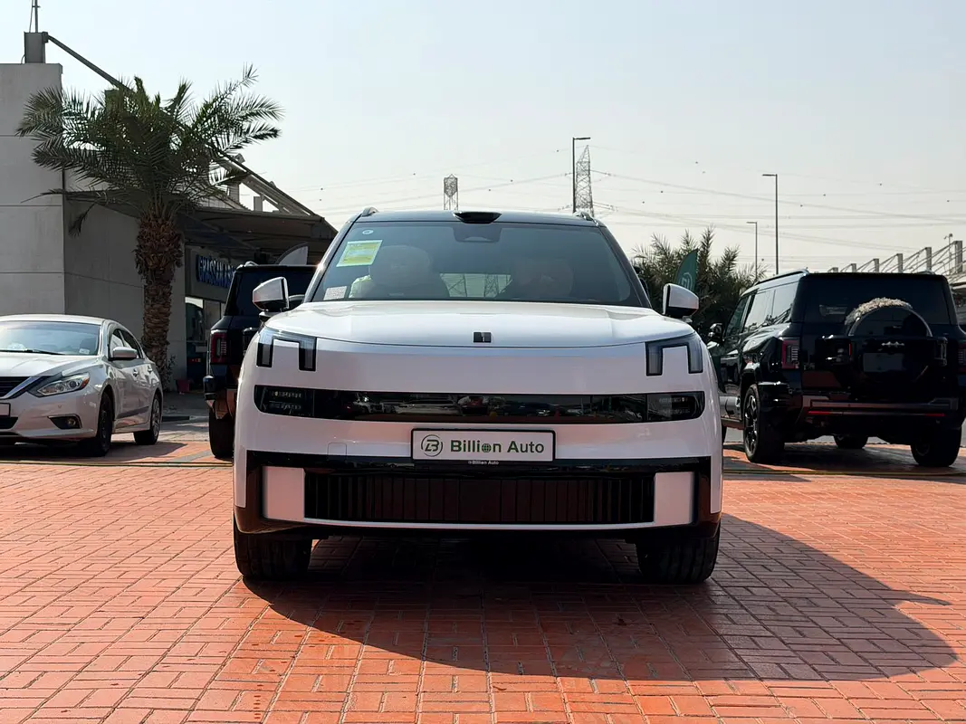 Lynk & Co 900 2025 — photo 1 of 20