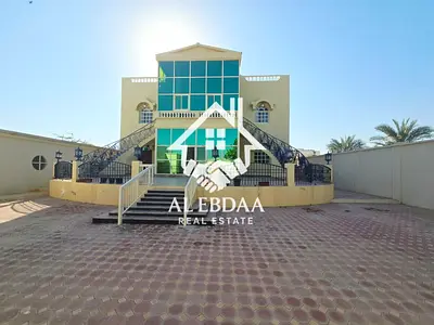 فيلا 6 غرف نوم + خادمة - مسبح خاص - موقع مميز - تملك مواطنين فقط