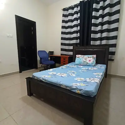 Furnished Master Bed Room near Lulu Nissan and Viva.