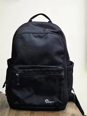 Lower pro camera bag