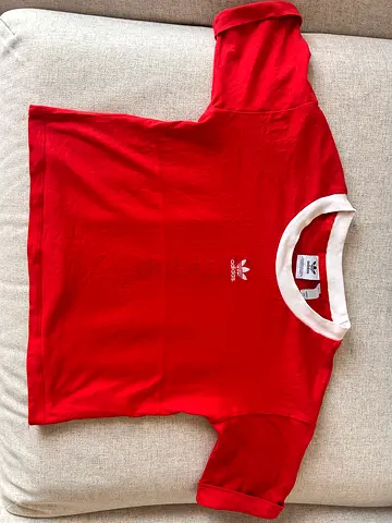 Red Adidas T-shirt size M