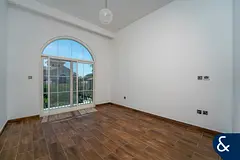 Spacious 5 Bed | Corner Villa | Park Backing