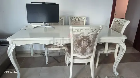 White Vintage-Style Dining Table with 6 Upholstered Chairs