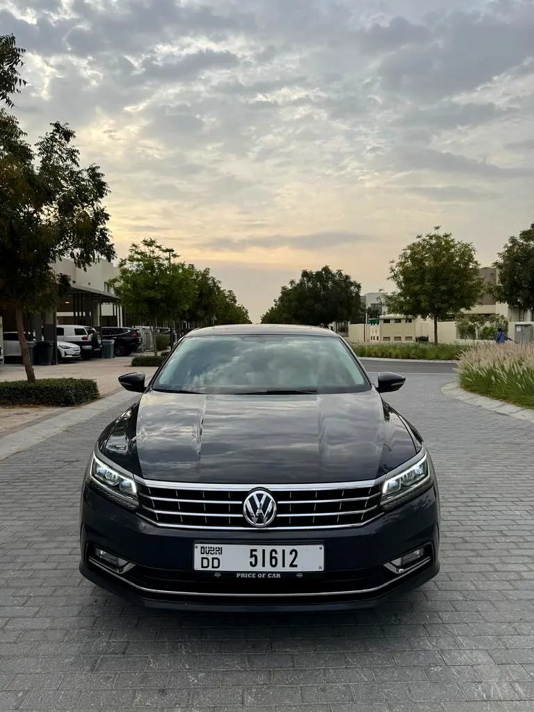 Volkswagen Passat 2016 — photo 1 of 9