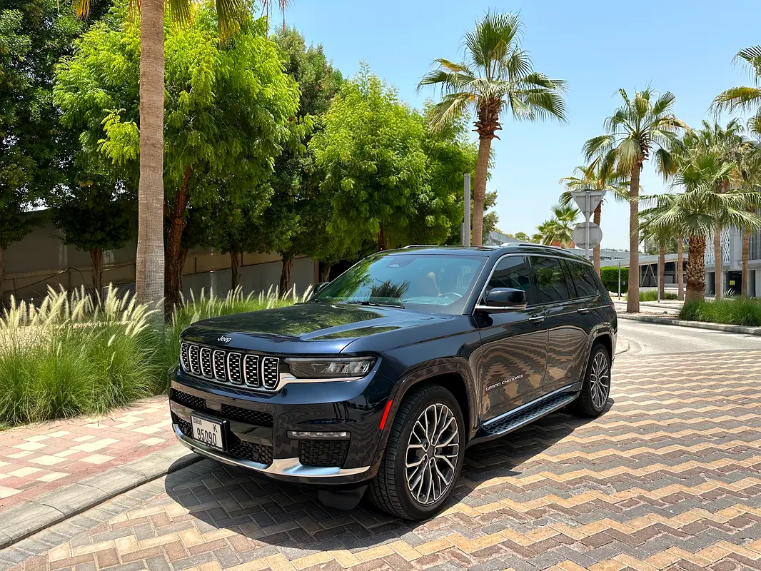 Jeep Grand Cherokee 2023 — photo 1 of 18
