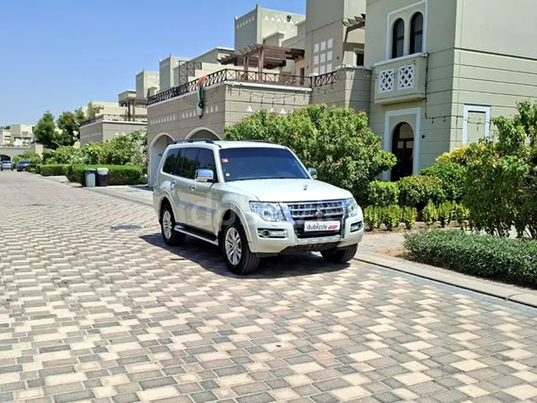 Mitsubishi Pajero 2020 — photo 1 of 12