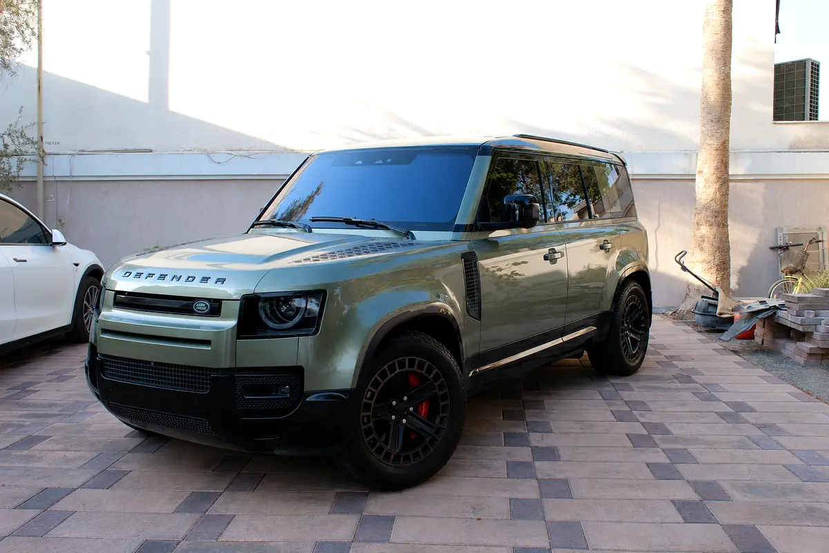 Land Rover Defender 2020 — photo 1 of 8