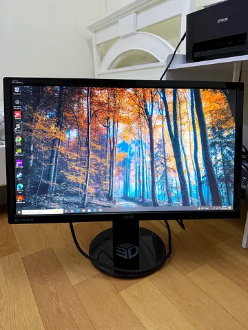 Asus Gaming Monitor 144hz , With some scratches on the screen - Read description