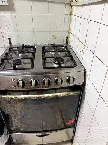 Used 4 Burner Gas Cooking Range with Oven