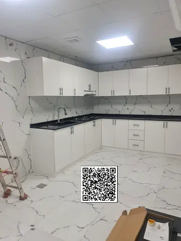 أربع غرف نوم في منطقة عجمان المرموقة، مع غرفة معيشة رئيسية ومطبخ أنيق وواسع، مقابل شارع الشيخ محمد بن زايد.