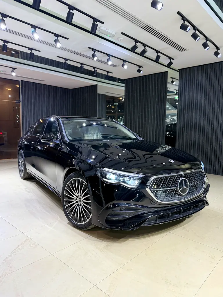 Mercedes-Benz E-Class 2025 — photo 1 of 16