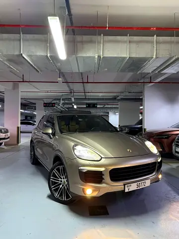 Porsche Cayenne S Platinum Edition 2015 | GCC Specs | Low Mileage