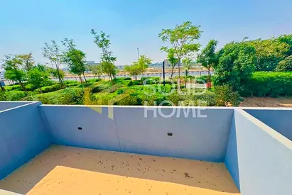 Elegant Townhouse | Near Community Entrance | Move In