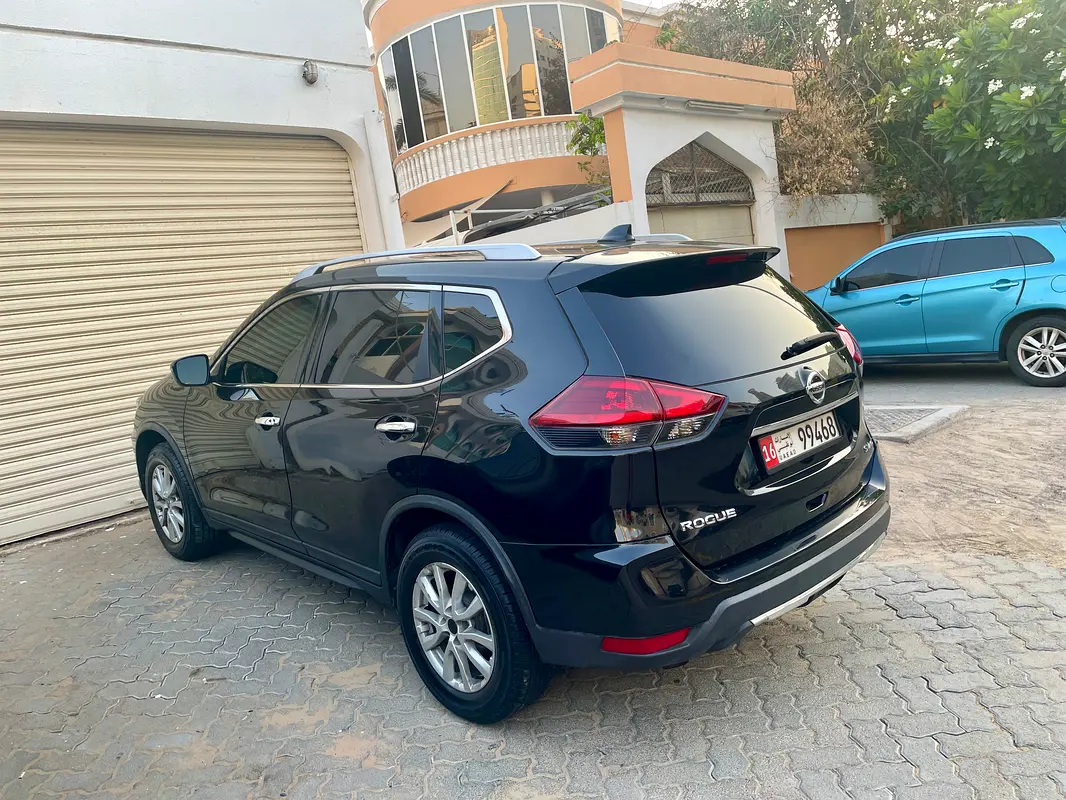 Nissan Rogue 2018 — photo 1 of 3